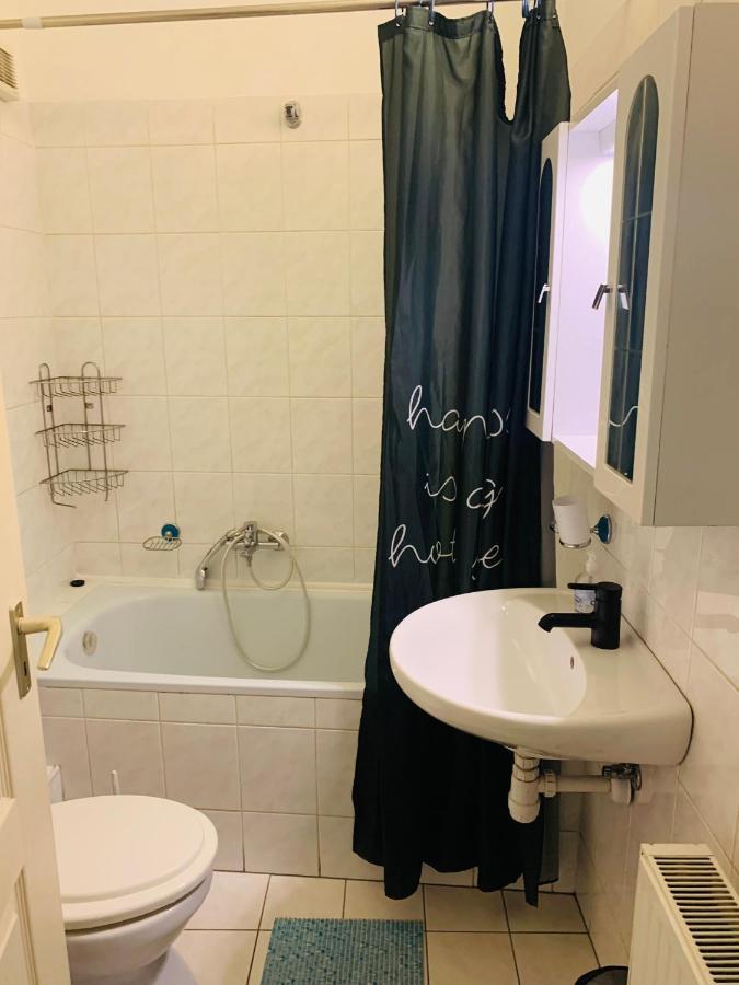 Onyx Apartment With Free Private Garage + Ac Budapest Exterior photo